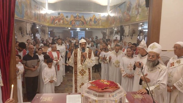 صلاة قداس مميزة بقيادة الأنبا أنجيلوس في كنيسة مارمرقس بشبرا
نيافة الأنبا أنجيلوس يحتفل بالقداس في كنيسة شهداء مصر بشبرا
حضور لافت للأنبا أنجيلوس خلال صلاة القداس في كنيسة مارمرقس
الأنبا أنجيلوس يقود قداسًا روحيًا في كنيسة شهداء مصر بشبرا