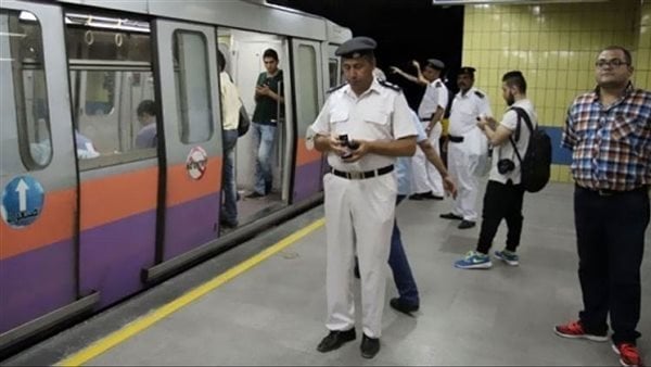 ضبطت «النقل» شخصاً قام بتخريب ماكينات صرف تذاكر المترو في محطة البحوث