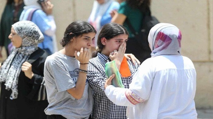 طلاب الثانوية العامة 2025 يعبّرون عن غضبهم بسبب صعوبة الامتحانات في يومها الأخير