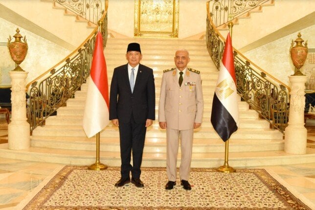 عبد المجيد صقر يلتقي وزير الدفاع الإندونيسي