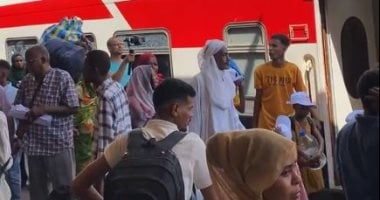 قطار السودانيين يستعد للانطلاق من محطة مصر للعودة الطوعية إلى السودان
