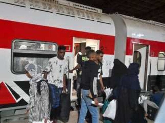 عودة طوعية للسودانيين عبر قطار يغادر مصر