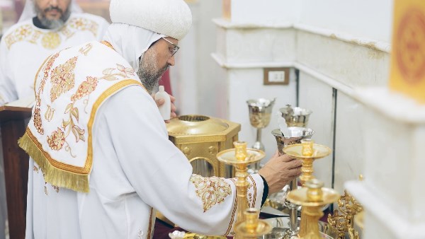 عيد "القوي الأنبا موسى" يشهد تدشين أواني جديدة بديرمواس
عيد القديس القوي الأنبا موسى يحل بديرمواس مع تدشين أواني
ديرمواس تحتفل بعيد القوي الأنبا موسى مع تدشين أواني
تدشين أواني في احتفالات عيد القديس القوي الأنبا موسى بديرمواس
احتفالات عيد القديس القوي الأنبا موسى تتضمن تدشين أواني بديرمواس