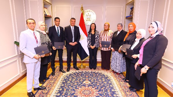 كرمت وزيرة التضامن الاجتماعي الإدارة العامة للاتصال السياسي والشئون البرلمانية