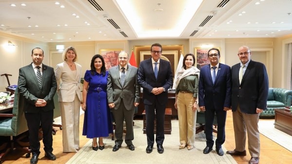لقاء هام بين وفد "الصحة العالمية" وعبدالغفار لتجديد اعتماد هيئة الدواء المصرية
زيارة وفد منظمة الصحة العالمية لمصر لتعزيز التعاون مع هيئة الدواء
اجتماع بين عبدالغفار ووفد "الصحة العالمية" لمناقشة الاعتماد الدولي لهيئة الدواء