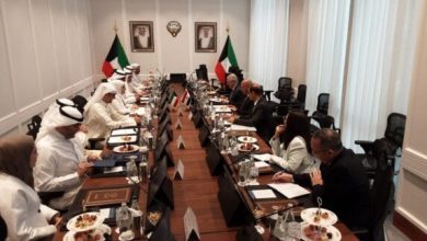 لقاءات مكثفة لوزير النقل مع المسؤولين في الكويت «صور»