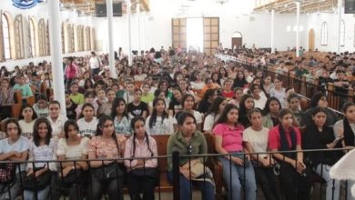 مؤتمر كبير بالفيديو: 900 مشارك في إيبارشية البحر الأحمر für الإعدادية