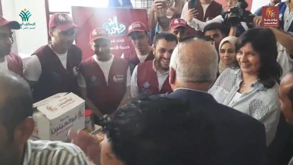 مؤسسة أبو العينين تنضم لقافلة "إيد واحدة" في الوادي الجديد لدعم الأسر الأكثر احتياجًا