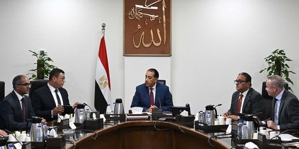 متابعة رئيس الوزراء لإجراءات تنفيذ خطة تحلية مياه البحر