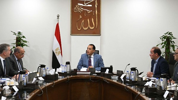 متابعة رئيس الوزراء لتمويل شراء وقود محطات الكهرباء