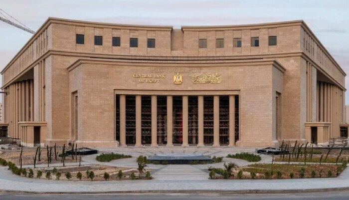 محافظ البنك المركزي يحذر من استمرار الضغوط على الاقتصاد العالمي بسبب التوترات والحروب التجارية