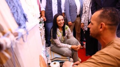 محافظ مطروح يشهد فعاليات معرض "ديارنا للحرف اليدوية والتراثية" بحضور مايا مرسي
وزيرة التضامن الاجتماعي تتفقد معرض "ديارنا للحرف اليدوية" بالساحل الشمالي
مايا مرسي ومحافظ مطروح يتفقدان معرض "ديارنا للحرف اليدوية والتراثية"
فعاليات معرض "ديارنا" تستقطب اهتمام مايا مرسي ومحافظ مطروح