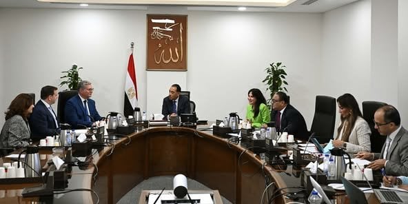 مدبولي يعبر عن تطلع الحكومة لرفع استثمارات «شل العالمية» في استكشافات الغاز