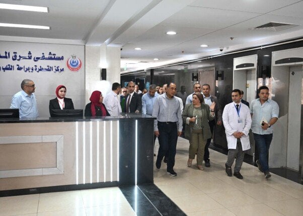 مدبولي يقوم بجولة في مشروع تطوير مركز القسطرة وجراحة القلب بمستشفى شرق المدينة بالإسكندرية