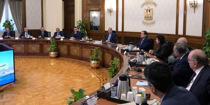 مدبولي يكشف عن متابعة الرئيس السيسي لمشروعات تطوير الساحل الشمالي الغربي