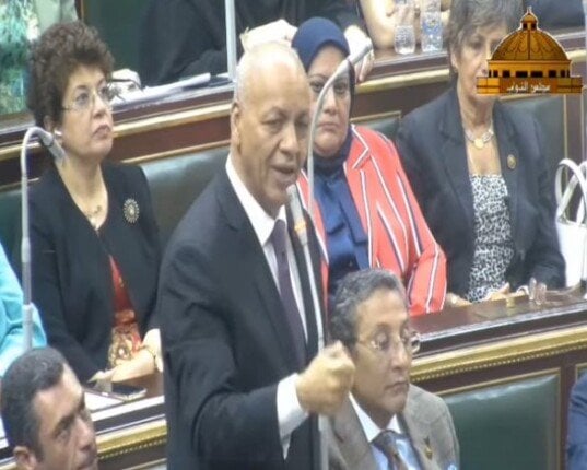 مصطفى بكري يحذر: حكومة عشوائية وقانون الإيجار القديم يقودنا إلى هاوية سحيقة