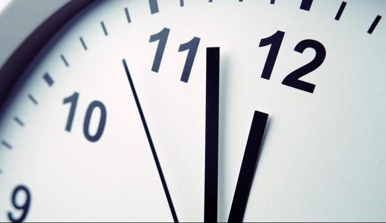 موعد تغيير الساعة في مصر يشغل الملايين مع انتهاء التوقيت الصيفي 2025