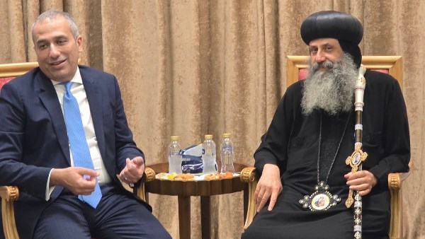 نيافة الأنبا بيجول يستقبل وفد البنك الزراعي المصري في الدير المحرق
