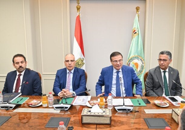 وزراء يناقشون تطوير زراعة قصب وبنجر السكر