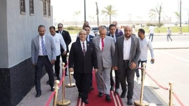 وزير الإسكان يطلع على تقدم المشروعات في الشيخ زايد