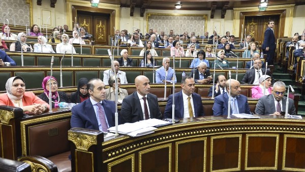 وزير التعليم يسلط الضوء على قسوة الثانوية العامة ويعرض مزايا البكالوريا الجديدة
وزير التربية والتعليم يؤكد تأثير الثانوية العامة على الطلاب ويكشف عن مزايا البكالوريا
محمد عبد اللطيف يناقش قسوة الثانوية العامة ويستعرض مشروع البكالوريا في مجلس النواب
وزارة التعليم تكشف عن مزايا البكالوريا في ظل قسوة الثانوية العامة الحالية
