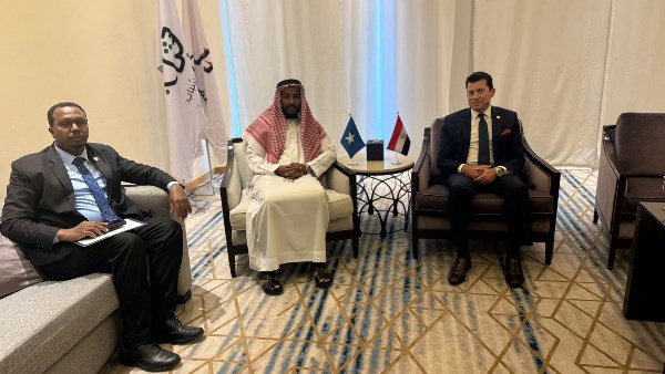وزير الشباب الصومالي يبرز العلاقات التاريخية بين القاهرة ومقديشيو