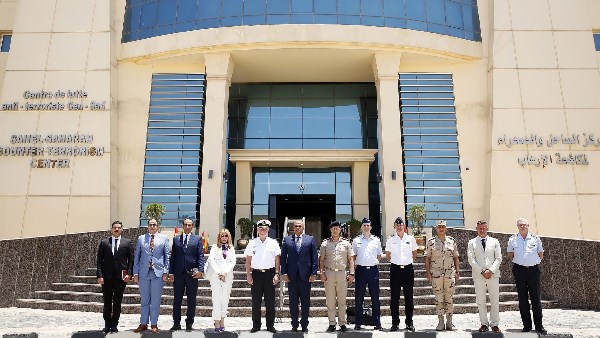 وفد رفيع من الناتو يزور مركز الساحل والصحراء لمكافحة الإرهاب