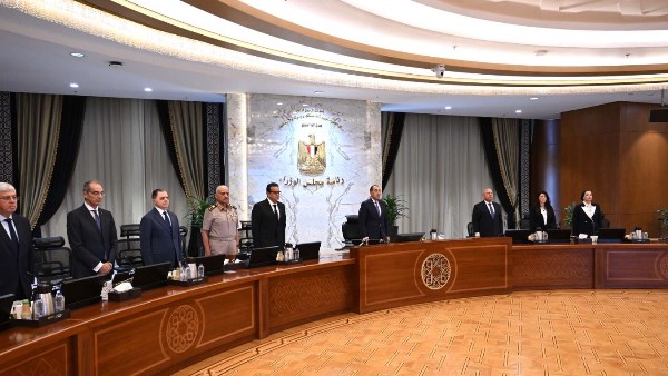 وقفة حداد على أرواح الشهداء في اجتماع مجلس الوزراء