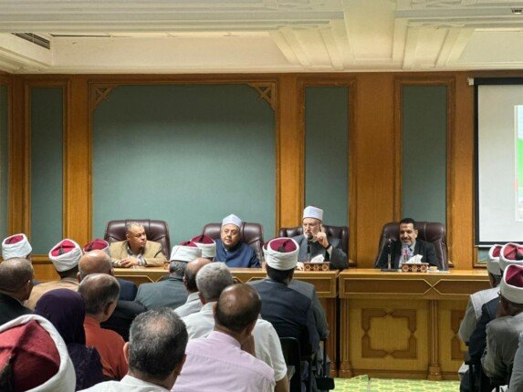 وكيل الأزهر يحدد ضوابط جديدة لتصحيح أوراق إجابة الثانوية