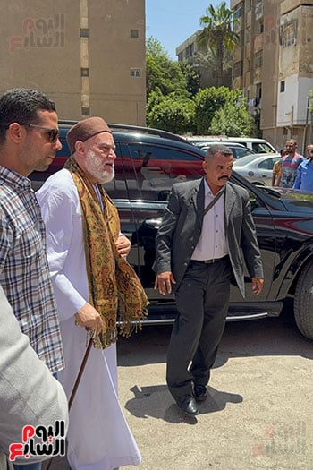 الشيخ علي جمعة يصل لجنته الانتخابية بمدرسة النهضة بأكتوبر الشيخ علي جمعة يصل لجنته الانتخابية بمدرسة النهضة بأكتوبر