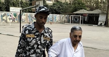 الشرطة تساعد كبار السن فى أول أيام انتخابات مجلس الشيوخ بالزيتون.. فيديو