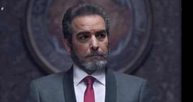 أحمد عبد العزيز عن واقعة عدم مصافحته لشاب: مخدتش بالى ومستعد أطيب خاطره