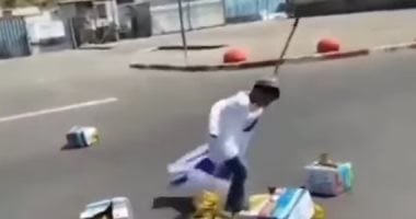 فيديو متداول لأطفال إسرائيليين يخربون المساعدات الإنسانية المتوجهة إلى غزة
