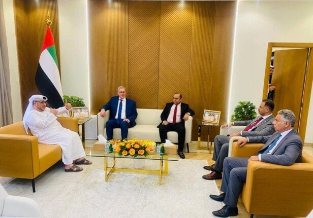 اجتماع لوزير البترول ومدير الديوان الأميري الإماراتي لتعزيز التعاون المشترك