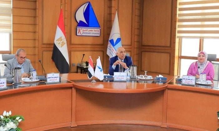 اجتماع مجلس العمداء بجامعة كفر الشيخ يركز على النشر العلمي والتوعية المجتمعية