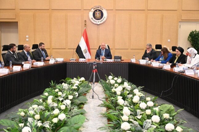 اجتماع موسع مع كبار مصنعي مكونات السيارات يترأسه وزير الصناعة