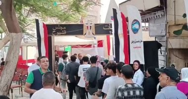تزاحم المواطنين أمام اللجان بمدينة نصر للمشاركة فى انتخابات الشيوخ.. صور