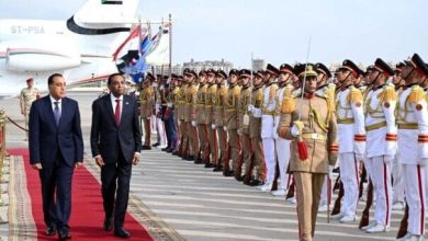 استقبال رسمي لرئيس الوزراء السوداني في مطار القاهرة