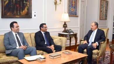 استقبال وزير الخارجية لنقيب الصحفيين لتعزيز التعاون المشترك