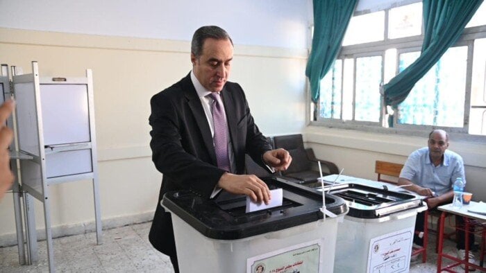 الأمين العام لمجلس النواب يشارك في انتخابات الشيوخ 2025
