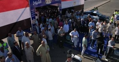 تواجد المواطنين أمام اللجان
