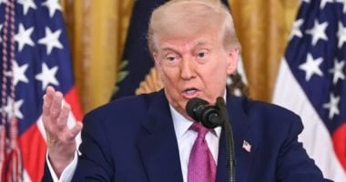 ترامب يصل إلى ألاسكا لعقد قمة مع بوتين