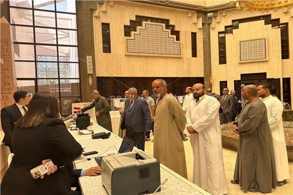تزايد إقبال المصريين على لجان الاقتراع في الرياض وجدة خلال انتخابات الشيوخ
نحو لجان الاقتراع: المصريون في الرياض وجدة يشاركون بفاعلية في انتخابات الشيوخ
مشاركة مكثفة للمصريين في لجان اقتراع الرياض وجدة لانتخابات الشيوخ
حضور ملحوظ للمصريين بلجان الاقتراع في الرياض وجدة خلال انتخابات الشيوخ
المصريون يتوافدون على لجان الاقتراع في الرياض وجدة للانخراط في انتخابات الشيوخ