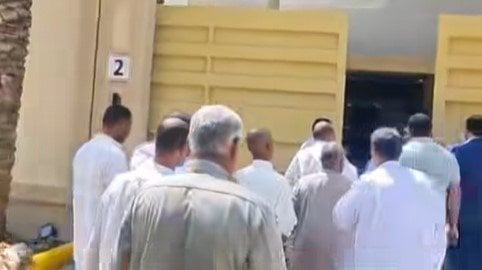 توافد المصريين بكثافة على مراكز الاقتراع بالكويت خلال انتخابات الشيوخ «فيديو»