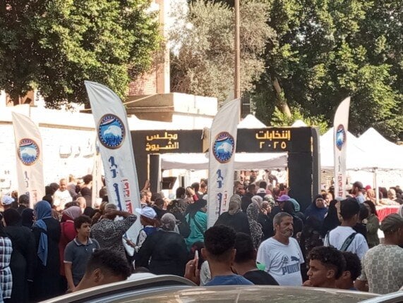 توافد المواطنين على لجان الانتخابات في المقطم لإدلاء أصواتهم في انتخابات الشيوخ 2025