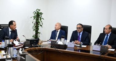 رئيس الوزراء يستعرض الفرص الاستثمارية ببعض الأراضي الفضاء على كورنيش النيل