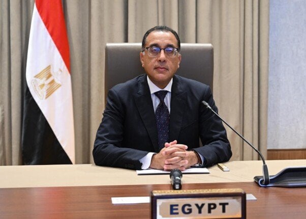 رئيس الوزراء يتفقد ملفات العمل المشتركة بين المالية والتعليم