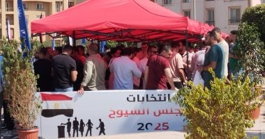 رئيس لجنة انتخابية فى البحيرة يرفض ترك اللجنة رغم وفاة والده قبل وصول بديل