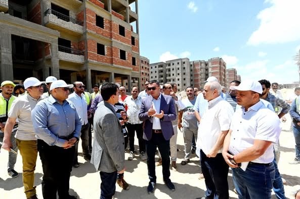زيارة ميدانية لوحدات «سكن لكل المصريين» من قبل وزير الإسكان في برج العرب الجديدة