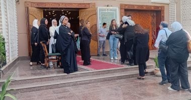 توافد شخصيات عامة وسياسيين على جنازة على المصيلحى.. صور